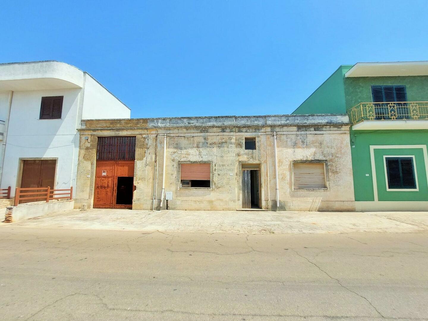 DELIZIOSA ABITAZIONE DA RISTRUTTURARE IN CENTRO VICINO OTRANTO