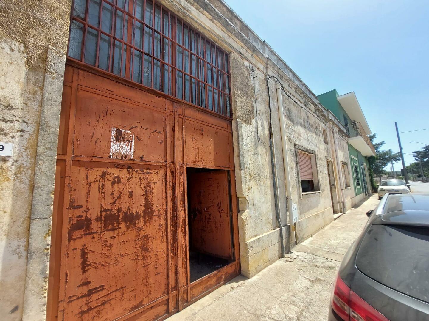 DELIZIOSA ABITAZIONE DA RISTRUTTURARE IN CENTRO VICINO OTRANTO