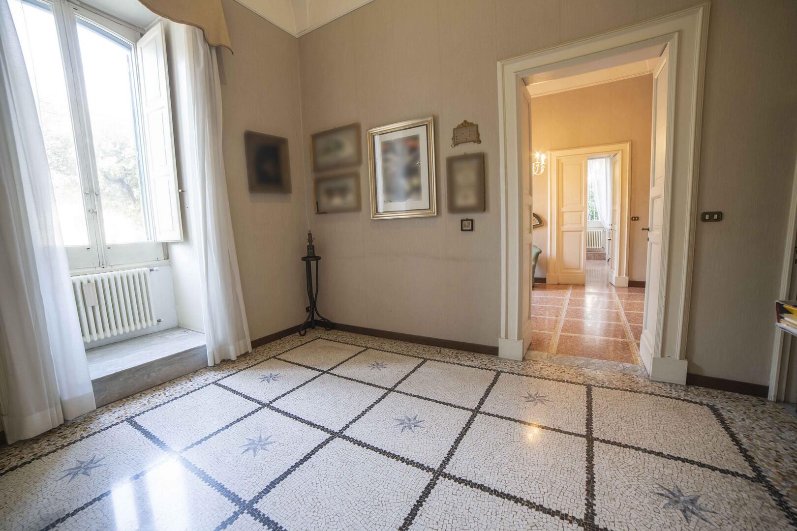 Palazzo for sale in Lecce, Puglia