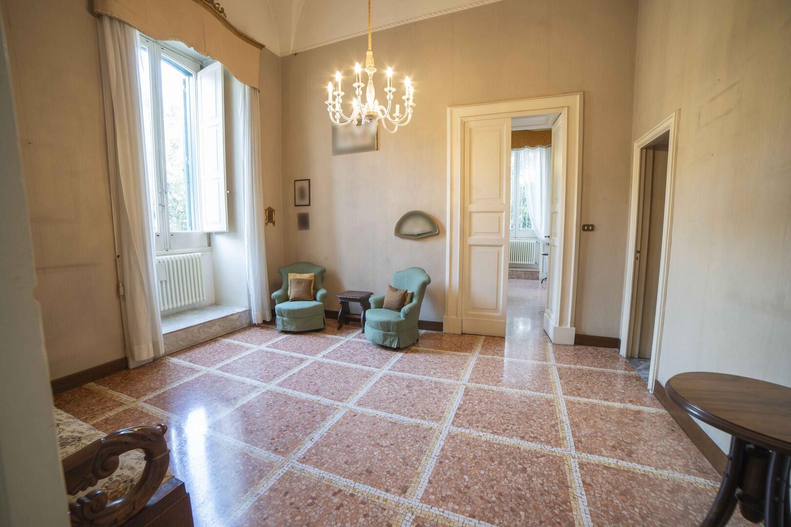 Palazzo for sale in Lecce, Puglia