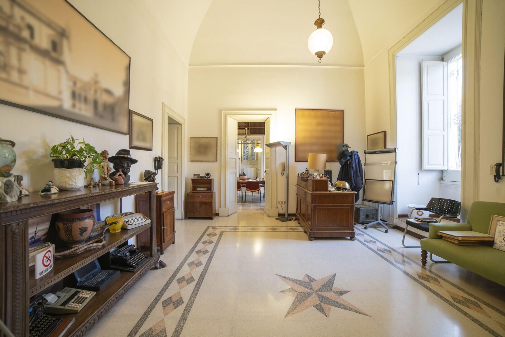 Palazzo for sale in Lecce, Puglia