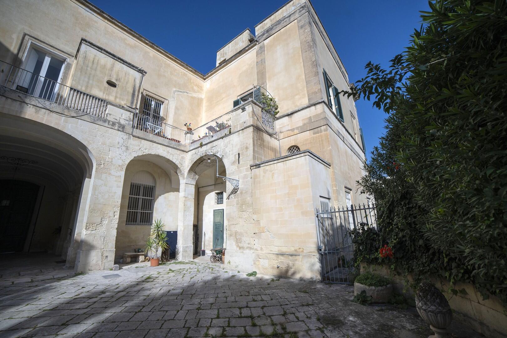 Palazzo for sale in Lecce, Puglia