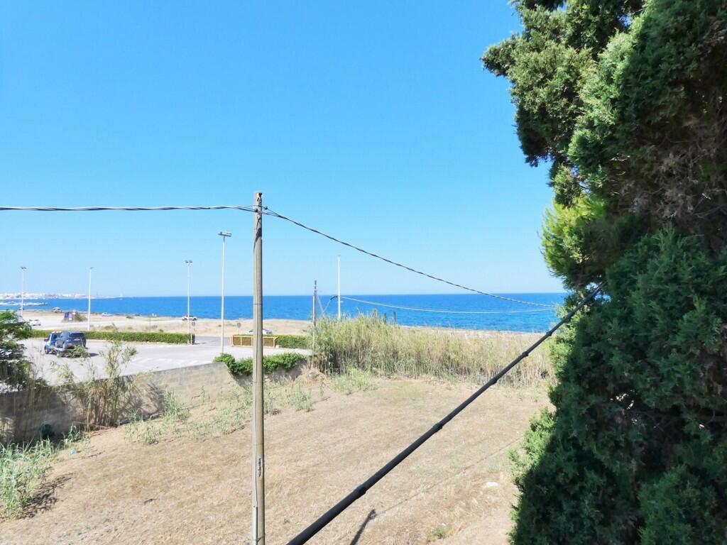 House for sale in Gallipoli, by the sea