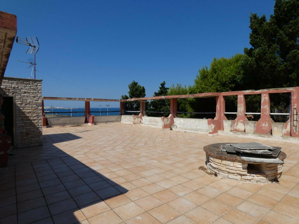 House for sale in Gallipoli, by the sea